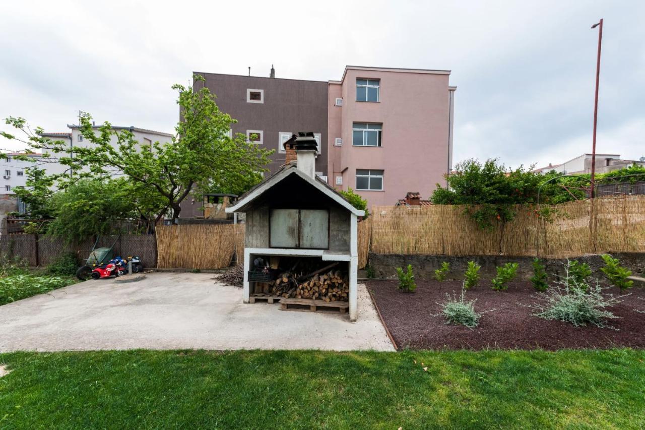 Suit B&R Split Exterior photo